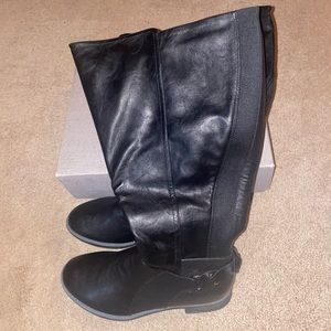 Size 10 Women’s extra wide calf zip up boot black